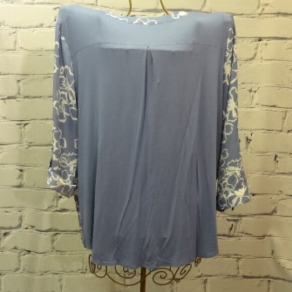 Fortune & Ivy Blue & White Floral Tunic, Like New - Picture 4 of 7